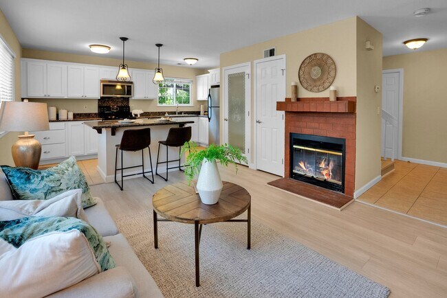 Building Photo - Excellent Santa Clara Location! Open Floor Plan! Granite Counters!