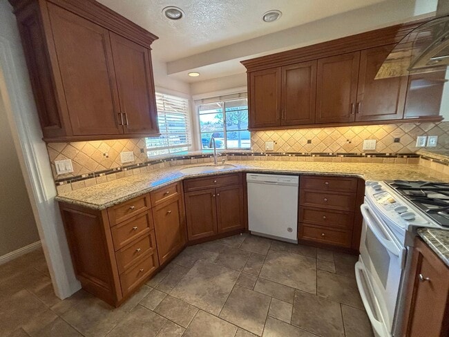 Building Photo - Beautiful home in the city of Orange.