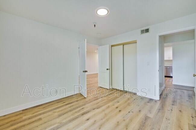 Building Photo - 2211 Latham St