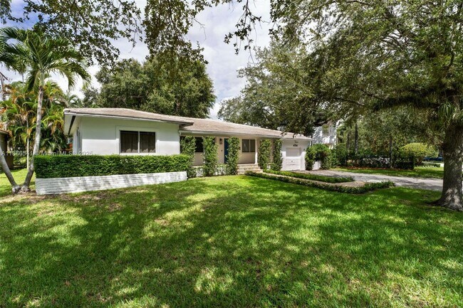 Building Photo - 4724 Orduna Dr