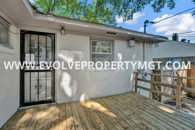 Building Photo - 1257 Whitewater Rd