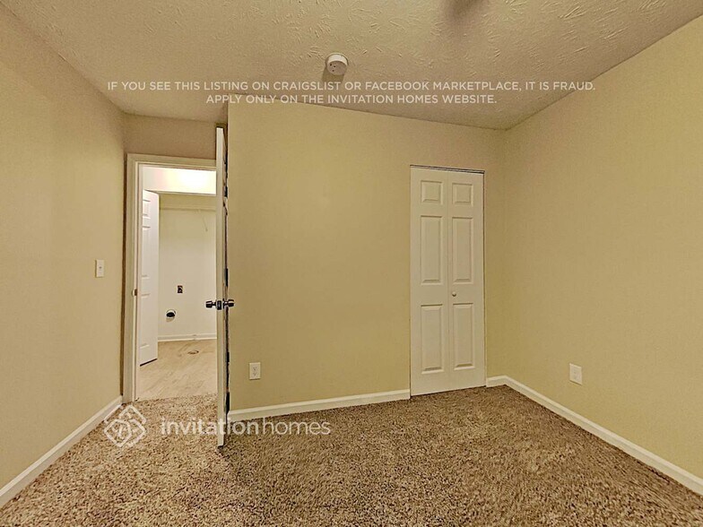 Building Photo - 715 Country Manor Way