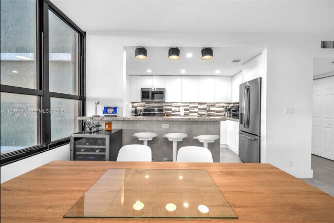 Building Photo - 780 NE 69th St