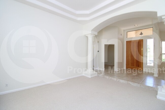 Building Photo - 902 E Desert Flower Ln