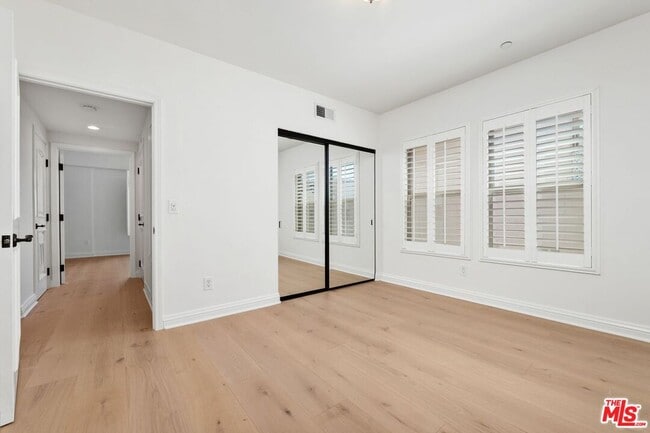 Building Photo - 1821 Fairburn Ave