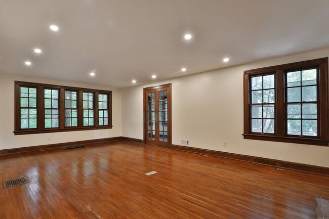 Building Photo - 2104 Iuka Ave