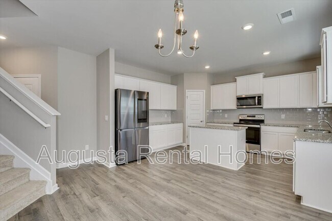 Building Photo - 560 Post Oak Ln