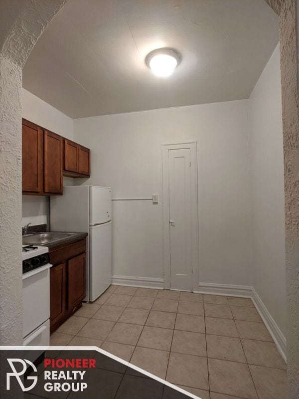 Building Photo - 4829 N Damen Ave