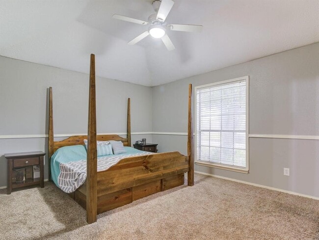 Building Photo - 10941 W Dogwood Dr