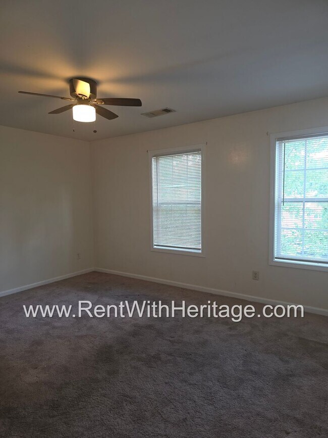 Building Photo - Fantastic 4bd/2.5ba Townhome/ Swim Tennis/ Great Location