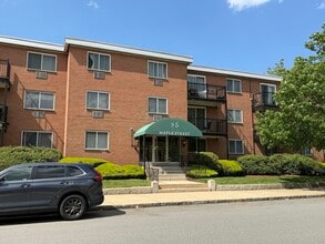 Building Photo - 95 Maple St