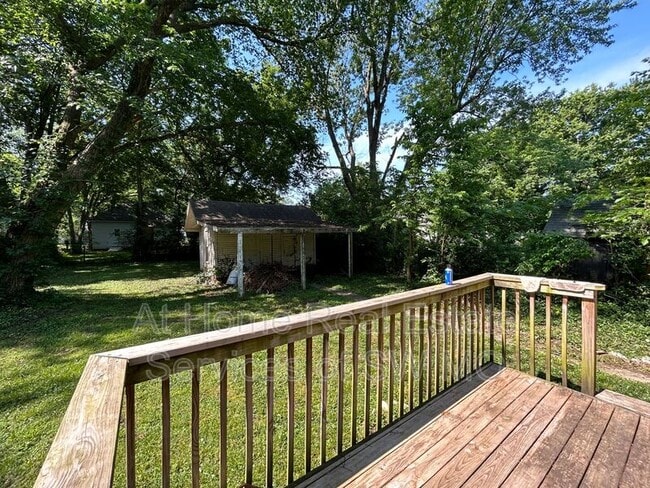 Building Photo - 818 W Monroe Terrace