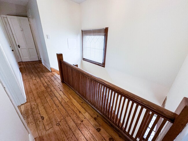 Building Photo - 128 Blair St