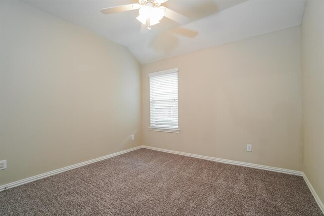 Building Photo - 6403 Alicia Way Dr