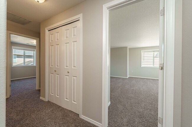 Building Photo - Your Next Home Awaits! 4BR/2.5BA with Fenc...