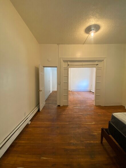 Large unit 1 bedroom plus - 217 Hamilton Ave