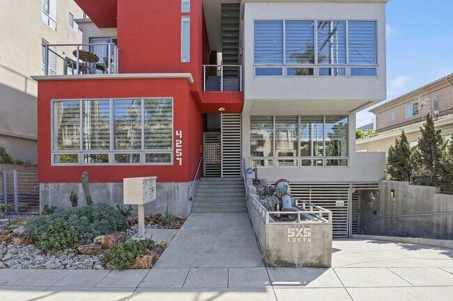 Building Photo - Furnished 2 bedroom
