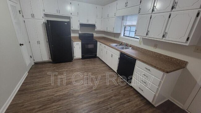 Building Photo - 220 Meadowbrook Ct