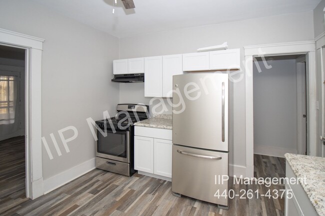 Building Photo - UPDATED 2 BEDROOM UNIT IN THE HEART OF TRE...