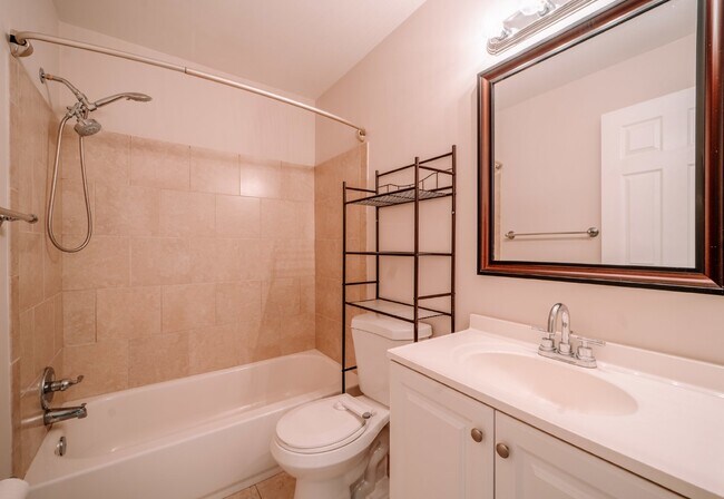 Building Photo - Spacious 5-Bedroom End-Unit Townhome in Reston with 3 Finished Levels, Renovated Kitchen & Fenced...