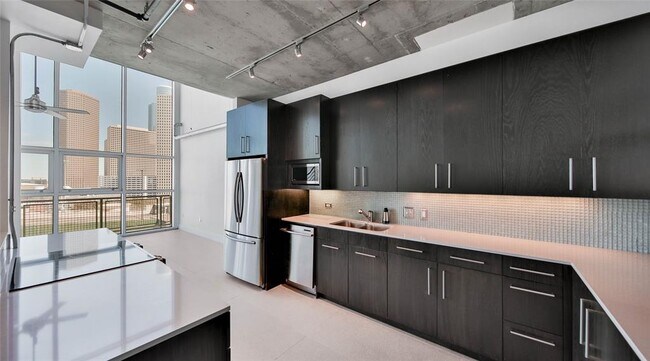 Building Photo - 2000 Bagby St
