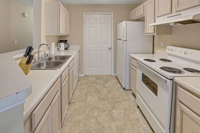 Building Photo - 3065 Shannon Oxmoor Rd