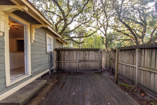 Building Photo - 104 S Beauregard St