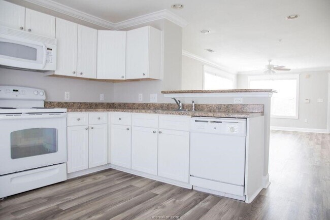 Building Photo - 1725 Harvey Mitchell Pkwy S