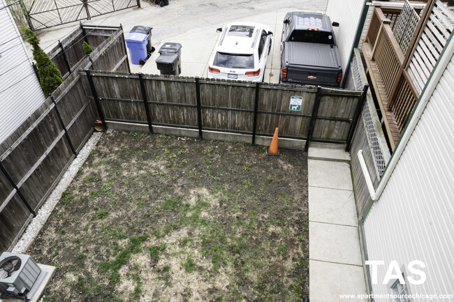 Building Photo - 3023 N Oakley Ave