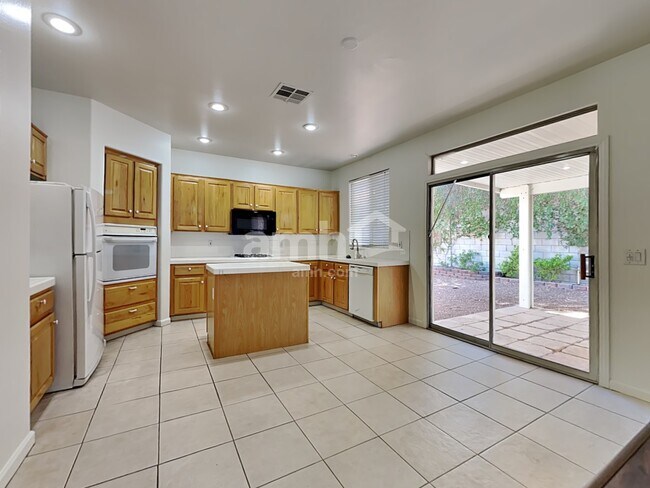 Building Photo - 541 Kavanagh Pl