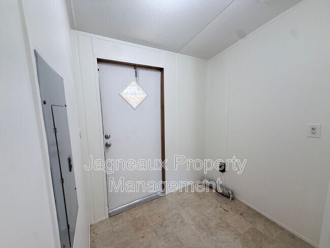 Building Photo - 840 Sim Portie Rd