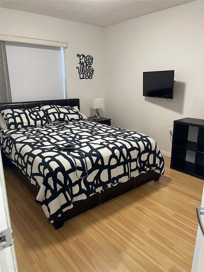 Building Photo - 755 Sand Creek Cir