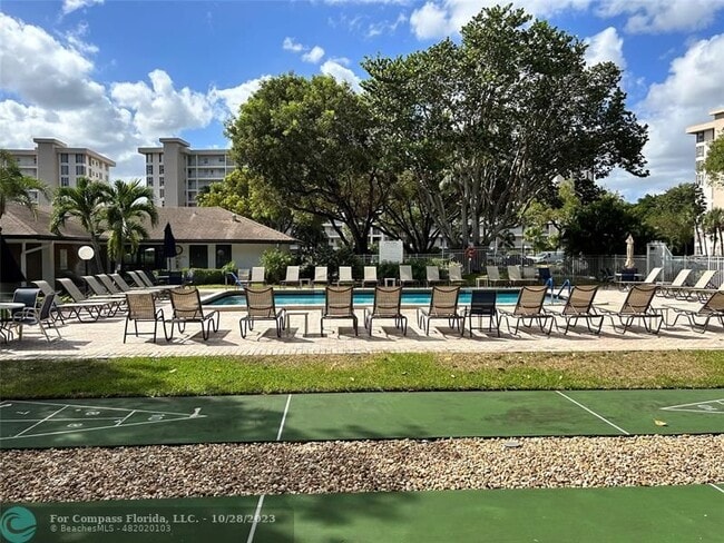 Building Photo - 2650 S Course Dr