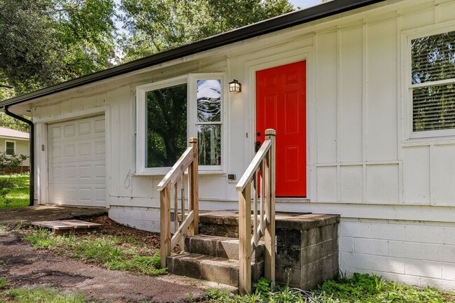 Building Photo - 348 Alberta Dr