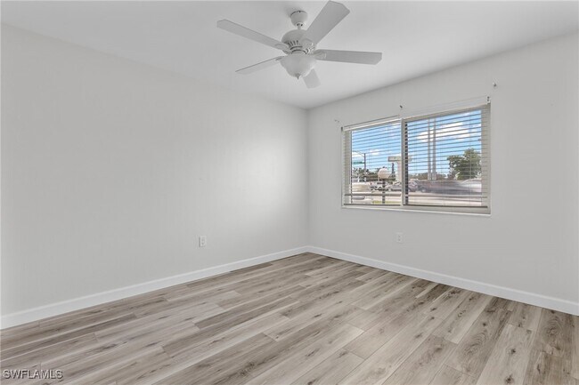 Building Photo - 4717 Santa Barbara Blvd