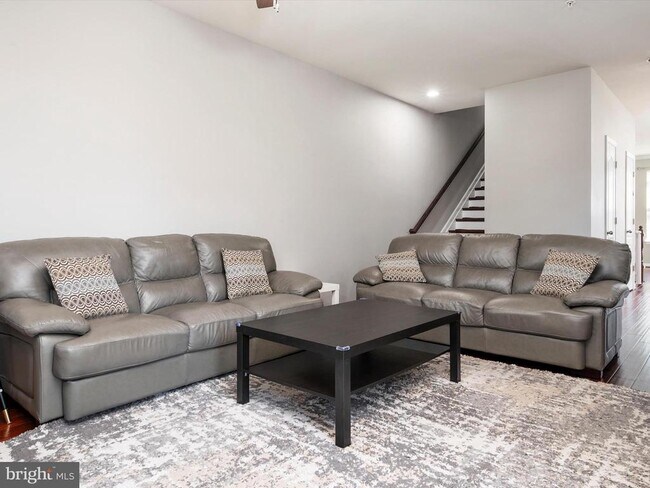 Building Photo - 7812 Sunhaven Way