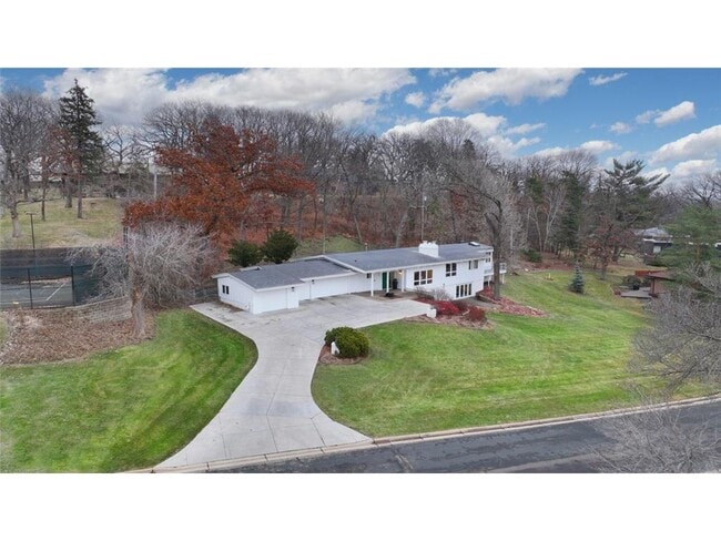 Building Photo - 1345 Fairlawn Way
