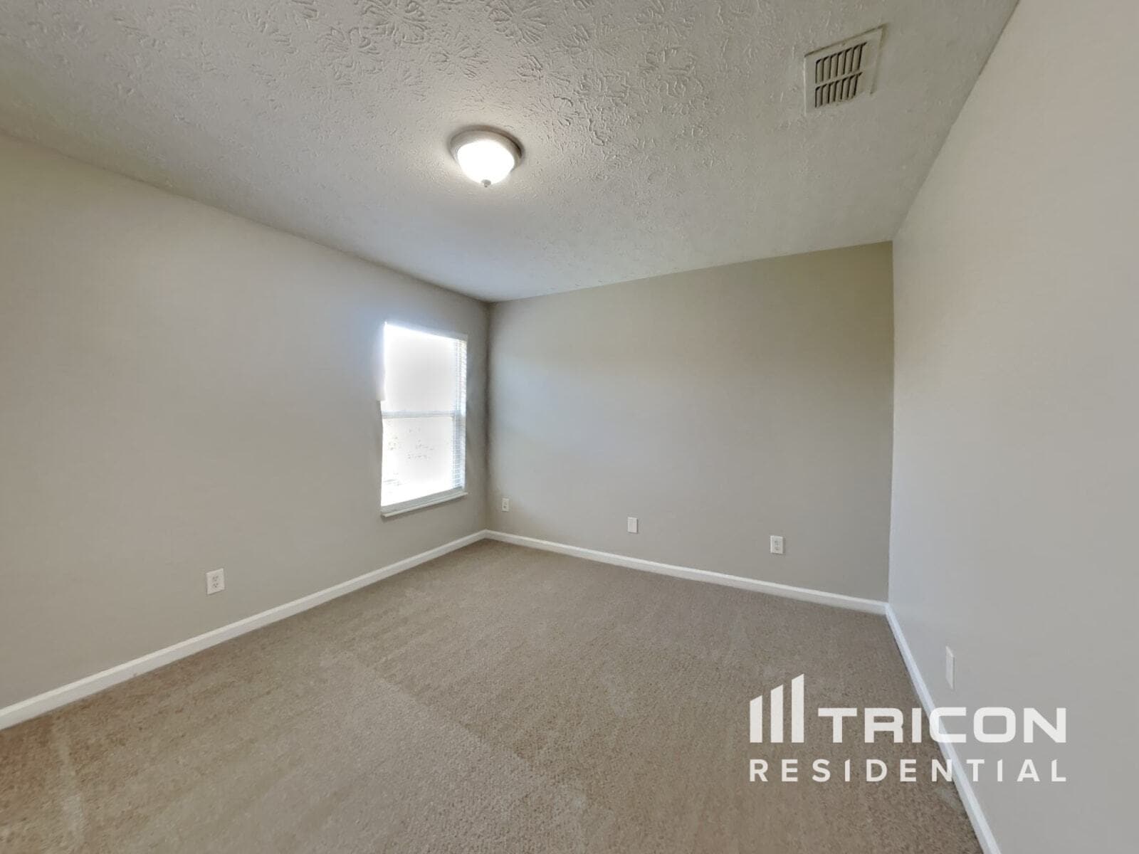 Building Photo - 908 Grand Oak Dr