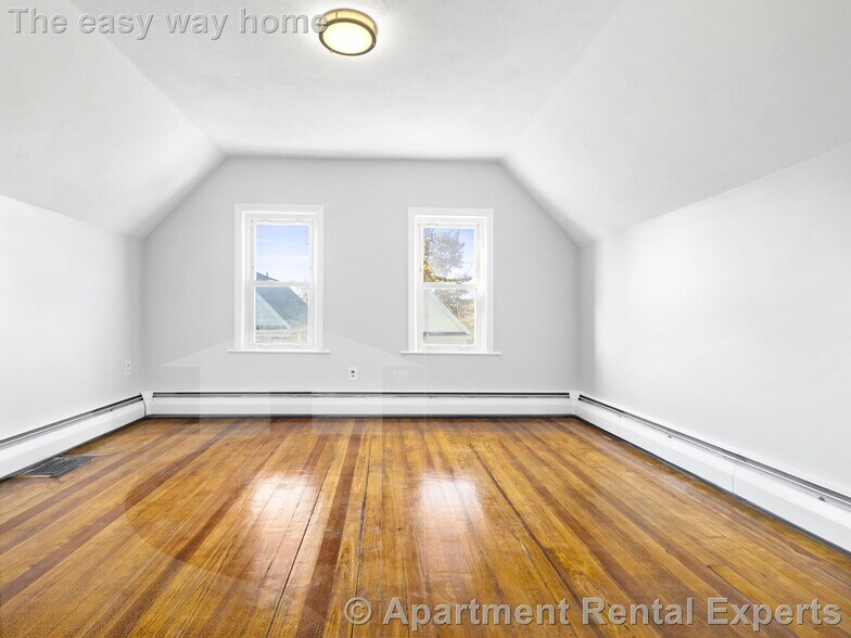 Building Photo - 42 William St