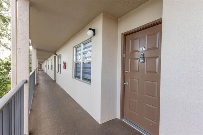Building Photo - 1000 SW 125th Ave