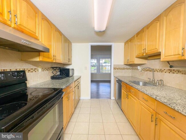 Building Photo - 673 Quail Dr