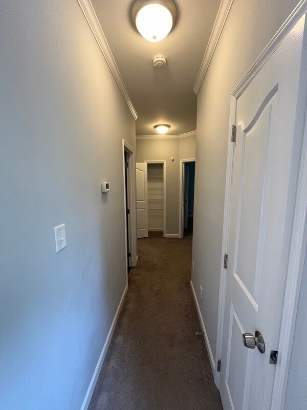 Building Photo - 2234 Londonderry Dr