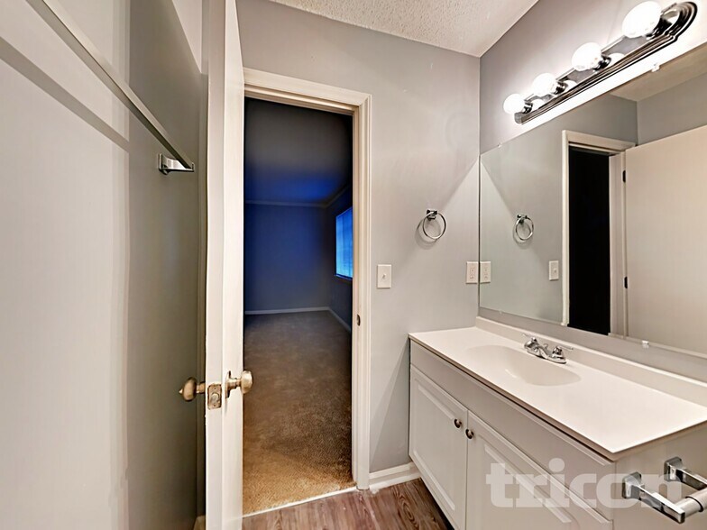 Building Photo - 7139 Markway Dr