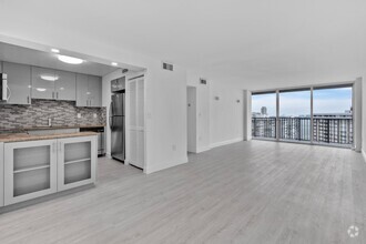 Building Photo - 1450 Brickell Bay Dr