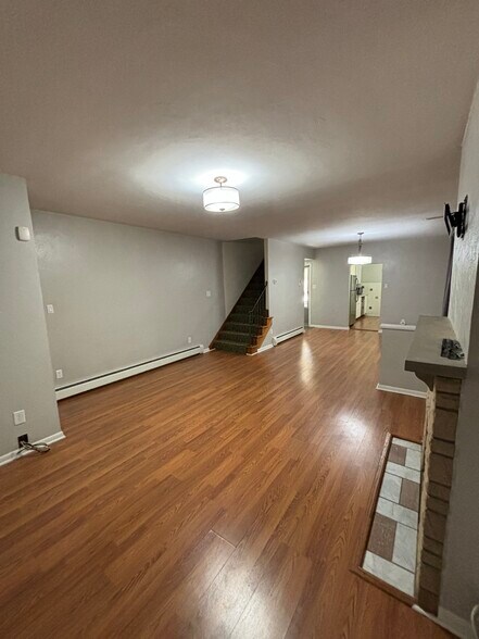 First floor - 166 Southern Ave