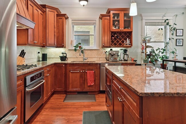 Building Photo - 4853 N Winthrop Ave