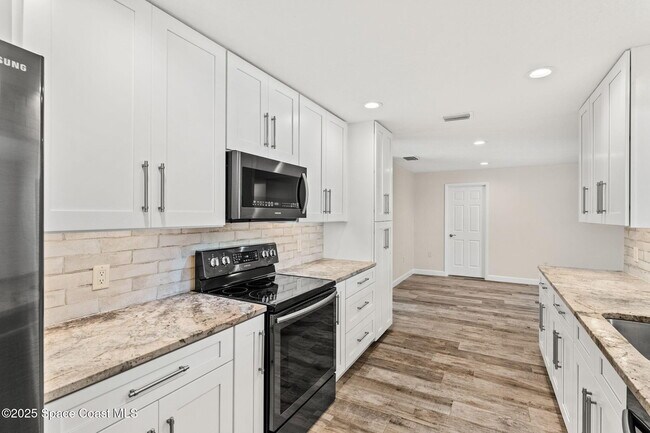 Building Photo - 215 S Robert Way