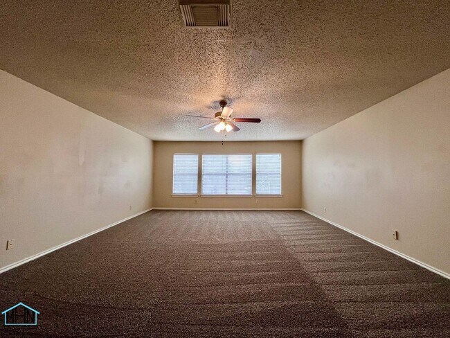 Building Photo - 8143 Chestnut Manor Dr