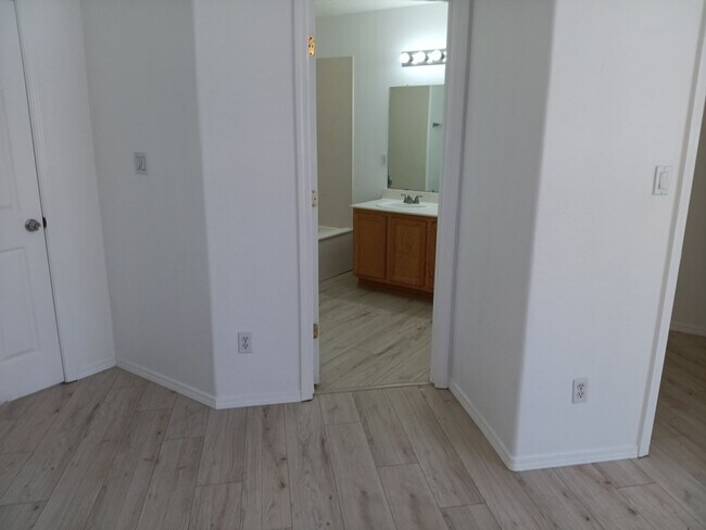 Building Photo - 3 Bedroom, 2.25 Bathroom Home! Schedule a Showing Today!