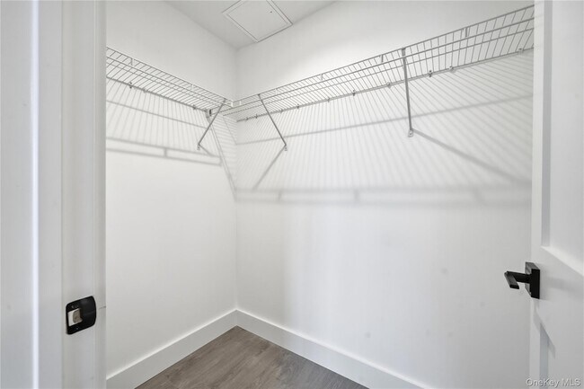 Building Photo - 180 Deer Park Ave